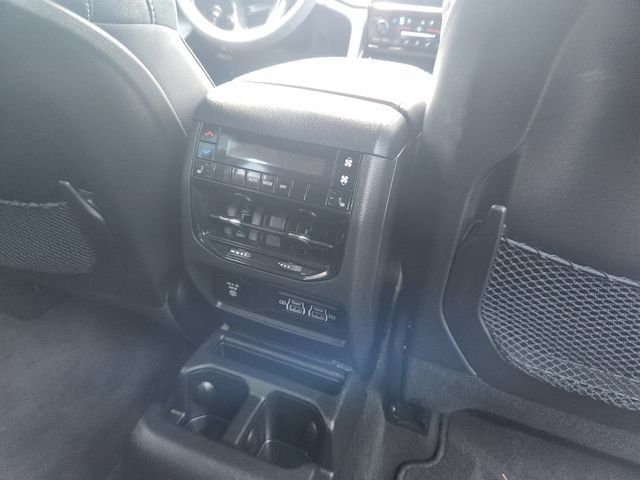 Used 2023 Jeep Grand Cherokee L Limited w/ Luxury Tech Group II AWD/4WD image 8