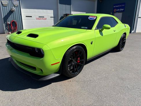 Used 2023 Dodge Challenger SRT Hellcat RWD image 1