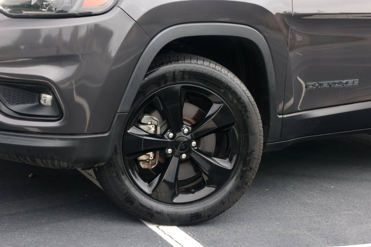 Used 2019 Jeep Cherokee Latitude Plus AWD/4WD image 19