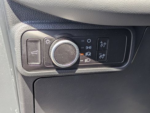Used 2025 Ford Explorer Active AWD/4WD image 14