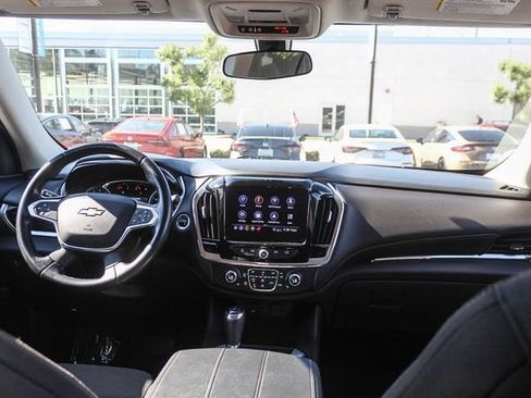 Used 2020 Chevrolet Traverse LT FWD image 16