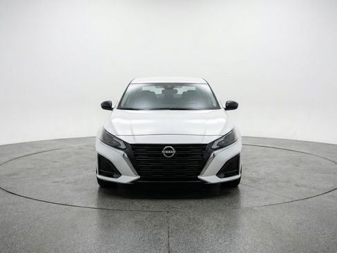 Used 2025 Nissan Altima 2.5 SV image 2