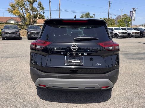 Used 2023 Nissan Rogue SV FWD image 11