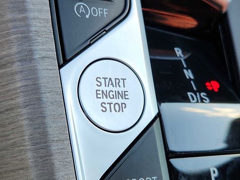 Used 2025 BMW 330i xDrive Sedan w/ Convenience Package image 23