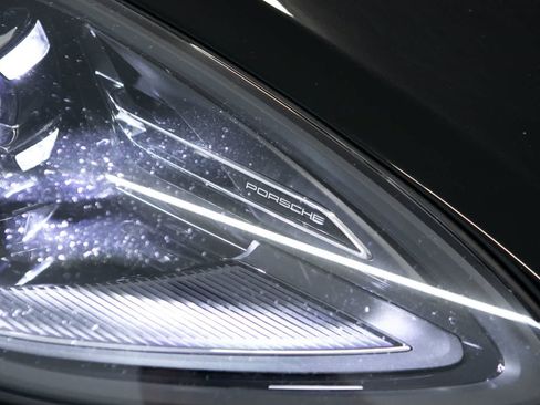 Certified 2023 Porsche Macan S AWD/4WD image 16