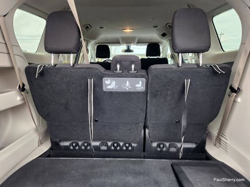 Used 2020 Chrysler Voyager L image 20