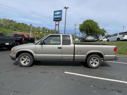 Used 2003 Chevrolet S10 Pickup LS image 8