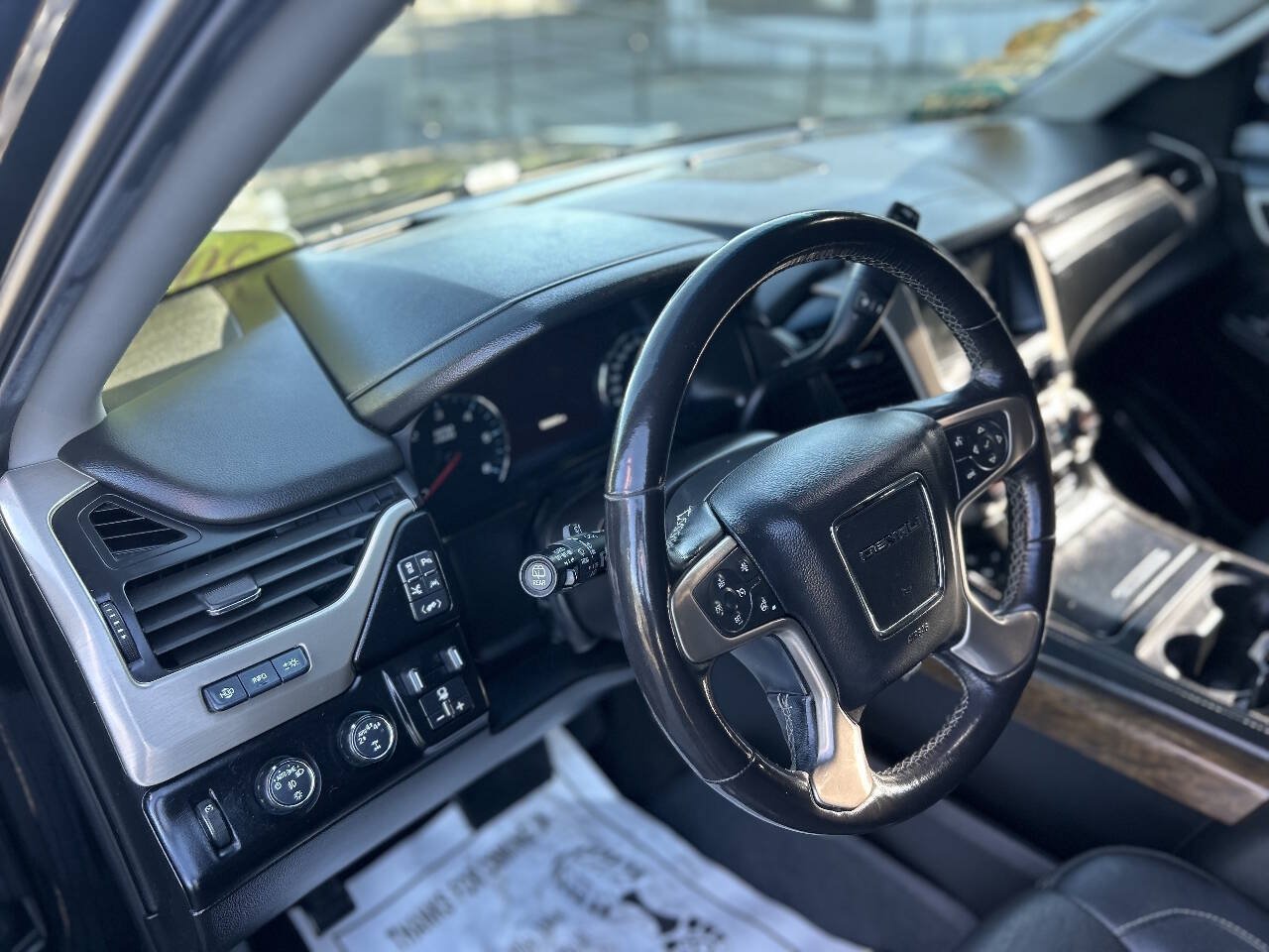 Used 2018 GMC Yukon Denali w/ Denali Ultimate Package AWD/4WD image 11