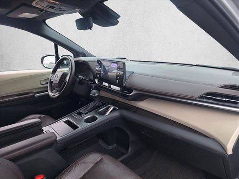 Used 2021 Toyota Sienna Platinum FWD image 20
