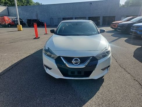 Used 2017 Nissan Maxima 3.5 SL w/ Interior Lighting Package FWD image 2