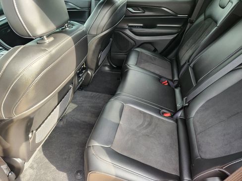 Used 2025 Jeep Grand Cherokee Altitude AWD/4WD image 33