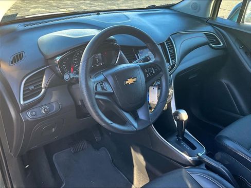 Used 2022 Chevrolet Trax LT image 8