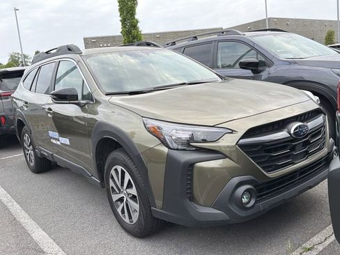 Certified 2025 Subaru Outback Premium w/ Popular Package #1A AWD/4WD image 2