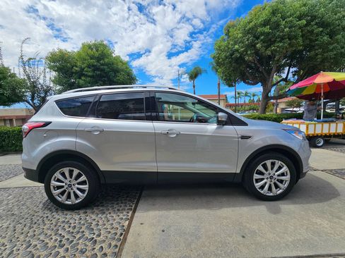Used 2018 Ford Escape Titanium FWD image 4