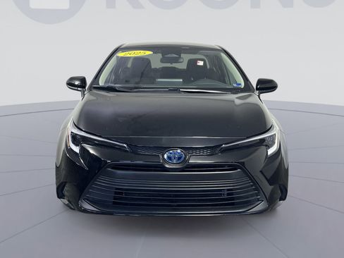 Used 2025 Toyota Corolla LE FWD image 4
