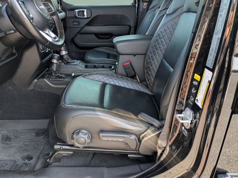 Used 2021 Jeep Gladiator Overland AWD/4WD image 22