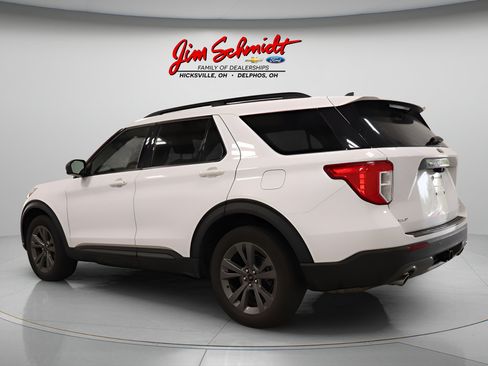 Used 2021 Ford Explorer XLT w/ Equipment Group 202A AWD/4WD image 3