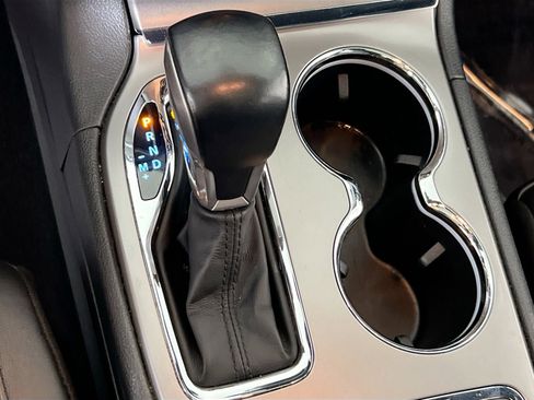 Used 2022 Jeep Grand Cherokee Limited image 16