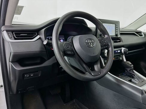 Used 2022 Toyota RAV4 LE AWD/4WD image 10