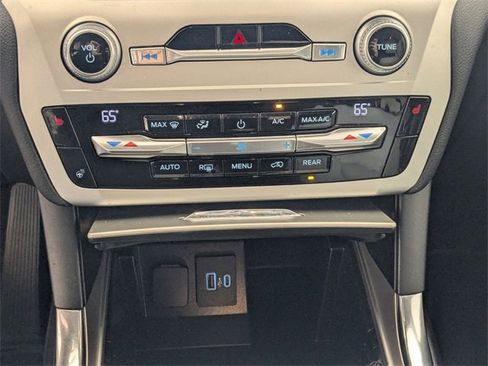 Used 2021 Ford Explorer XLT w/ Equipment Group 202A image 23