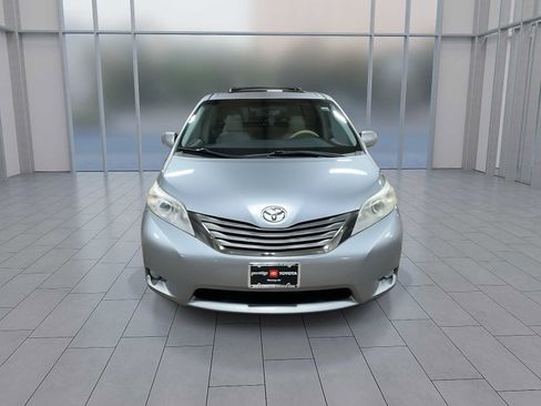 Used 2011 Toyota Sienna XLE image 3