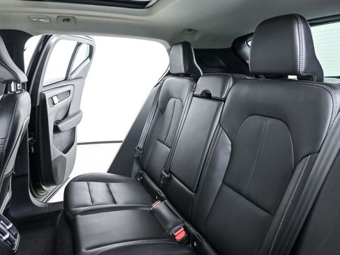 Certified 2025 Volvo XC40 B5 Plus image 22