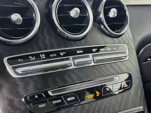 Used 2019 Mercedes-Benz GLC 300 4MATIC image 14