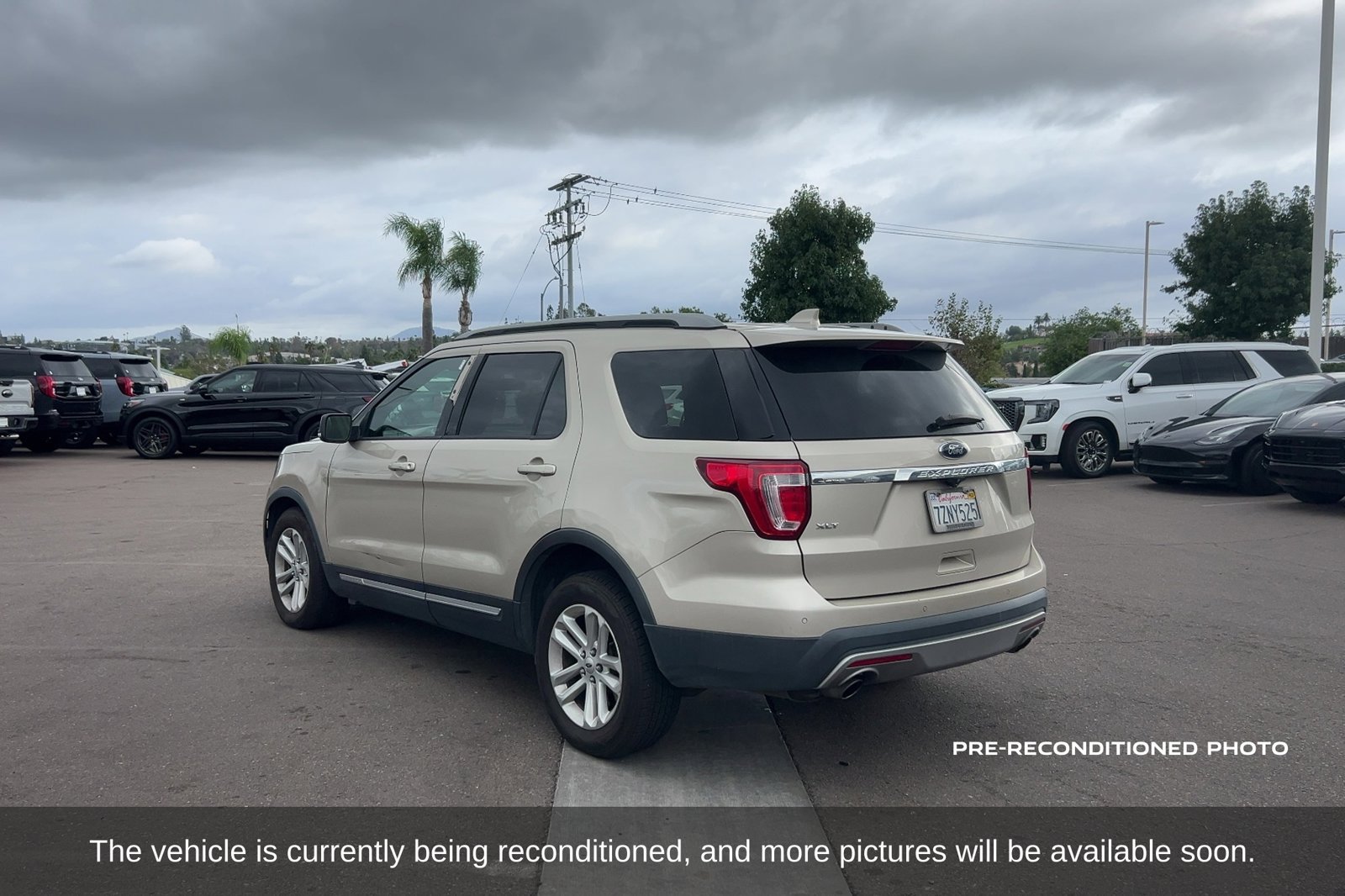 Used 2017 Ford Explorer XLT w/ Equipment Group 202A FWD image 8