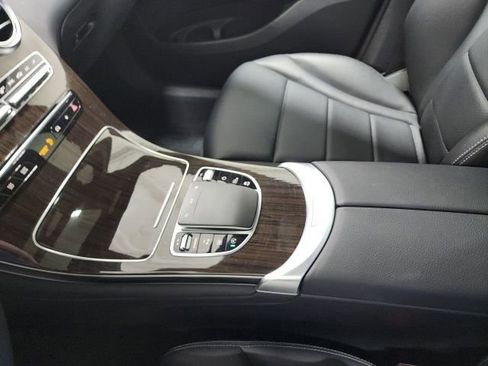 Used 2022 Mercedes-Benz GLC 300 4MATIC image 32