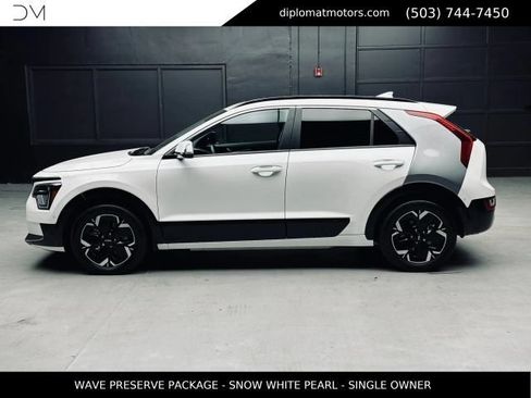 Used 2023 Kia Niro Wave w/ Wave Preserve Package FWD image 4