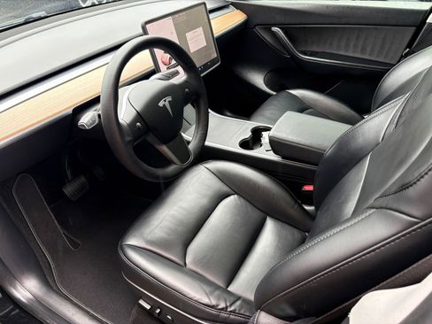 Used 2020 Tesla Model Y Long Range image 10