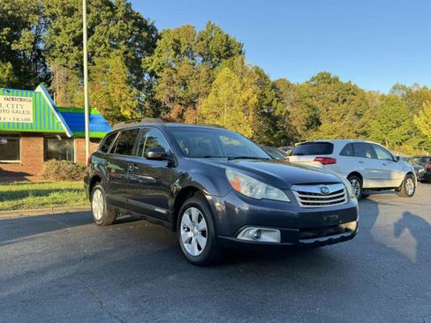 Used 2010 Subaru Outback 2.5i Premium image 3