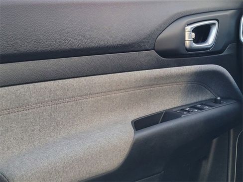 Certified 2022 Jeep Compass Latitude image 37