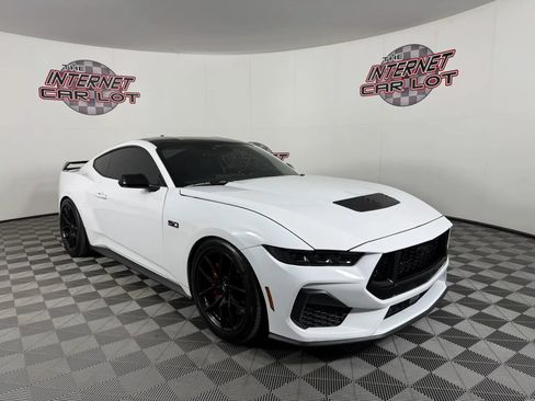 Used 2024 Ford Mustang GT RWD image 9