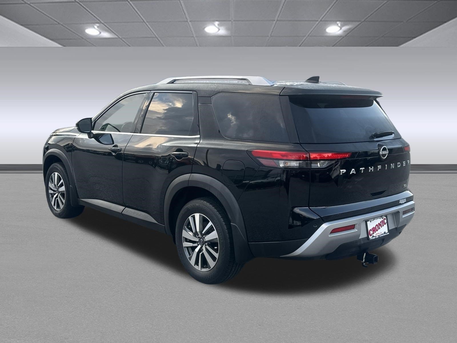 Used 2024 Nissan Pathfinder SL w/ Cargo Package FWD image 5