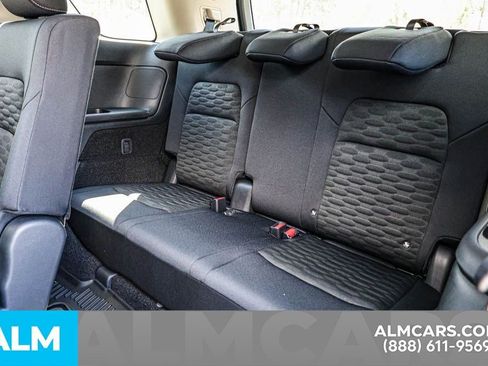 Used 2025 Nissan Pathfinder S image 22