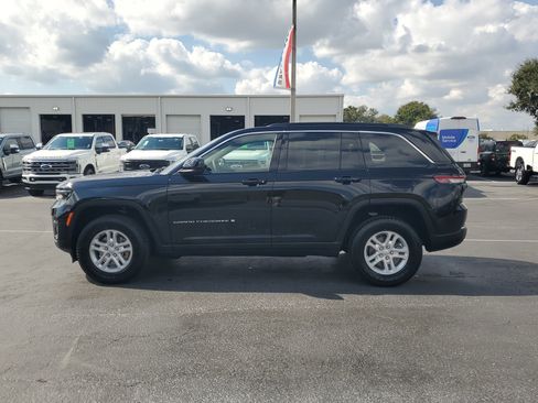 Used 2025 Jeep Grand Cherokee Laredo image 6