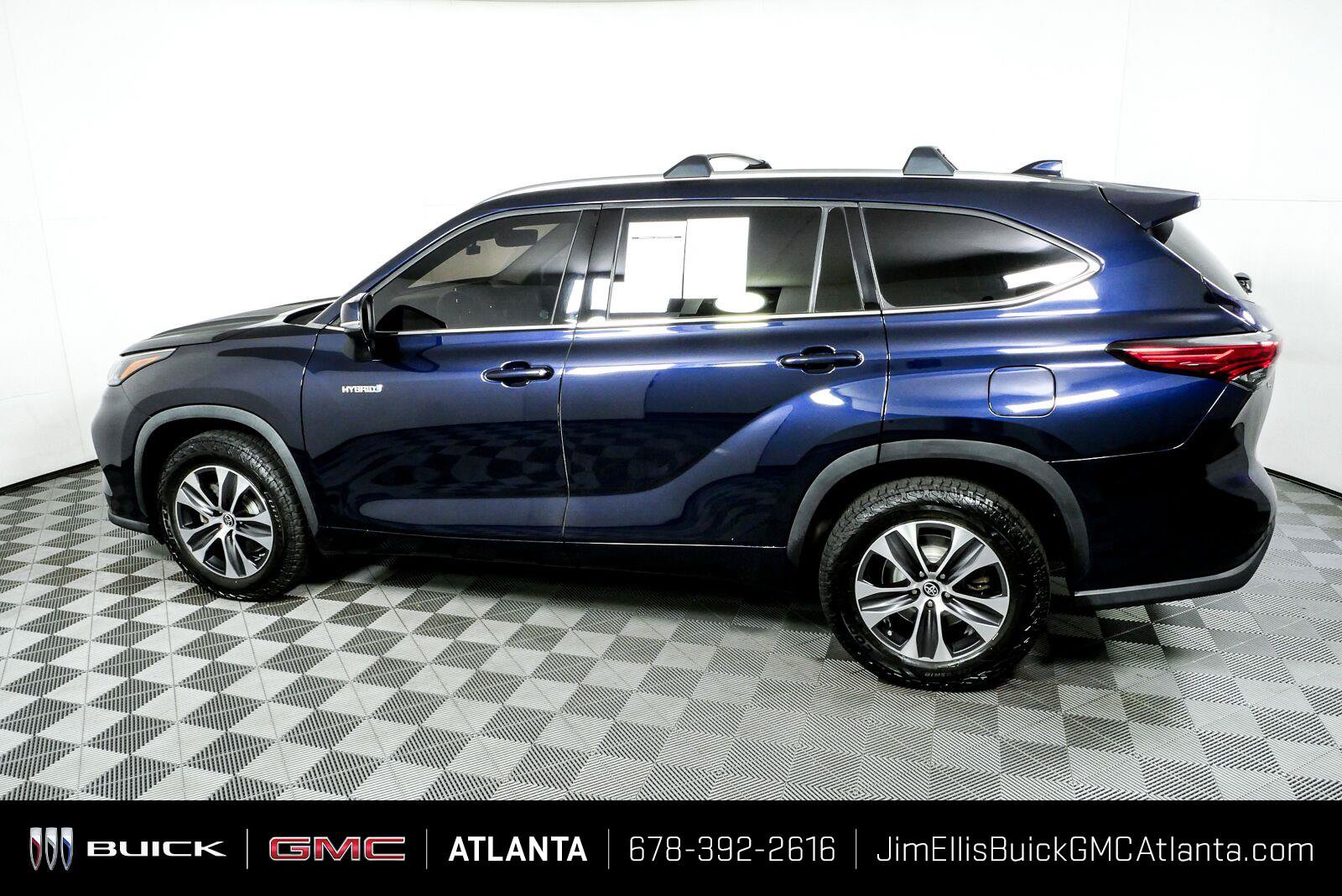 Used 2021 Toyota Highlander XLE FWD image 30