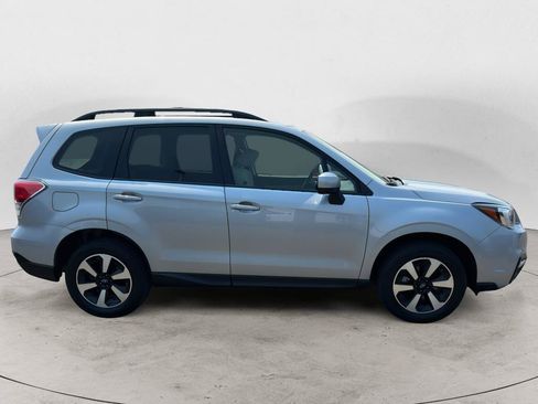 Used 2017 Subaru Forester 2.5i Premium w/ All-Weather Package AWD/4WD image 6