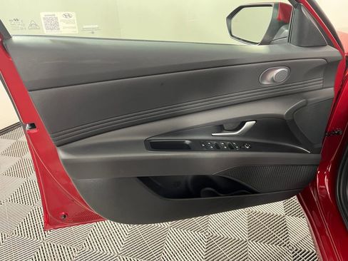 Used 2024 Hyundai Elantra SEL w/ Convenience Package image 10