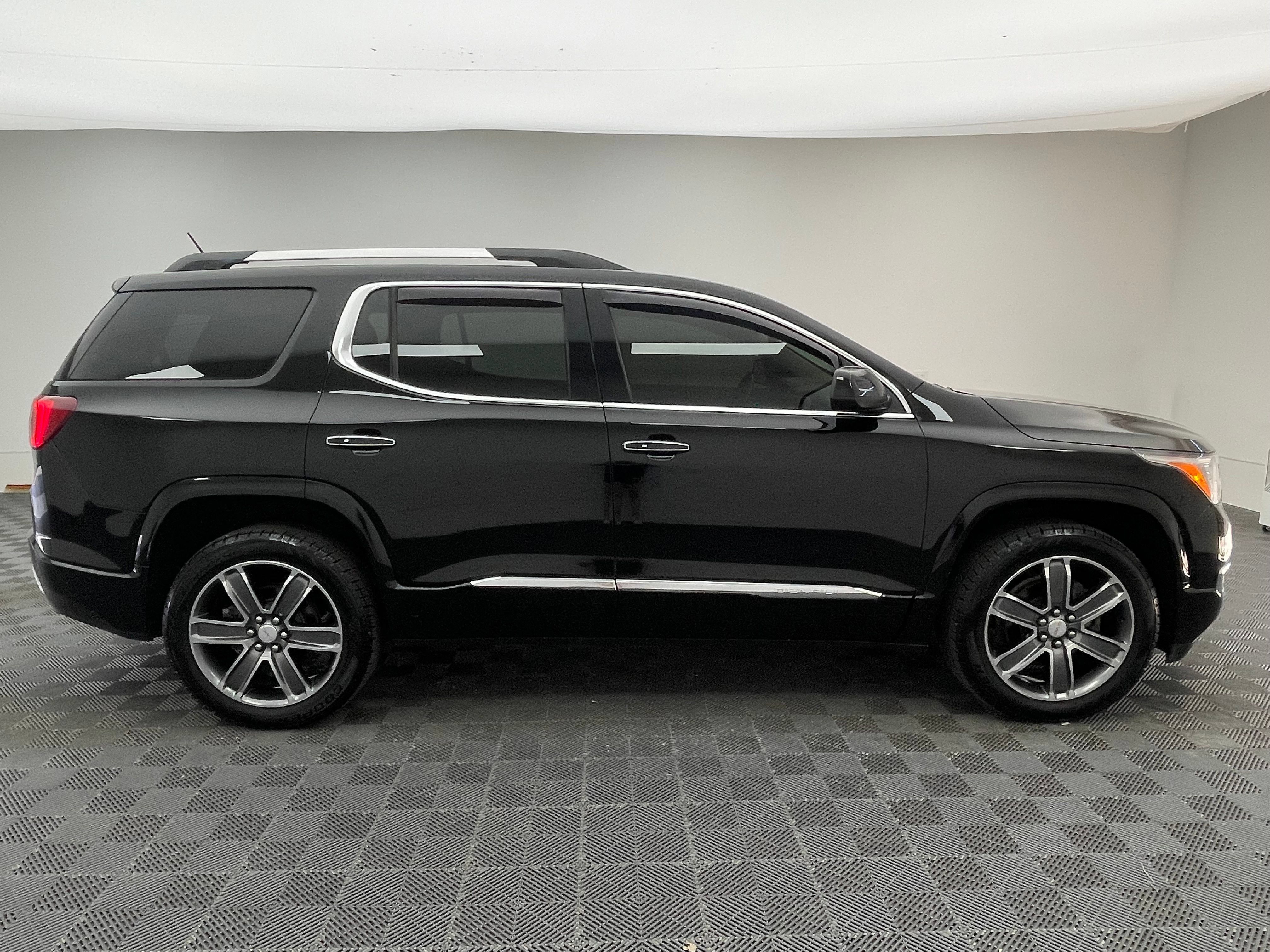 Used 2019 GMC Acadia Denali w/ Technology Package AWD/4WD image 6