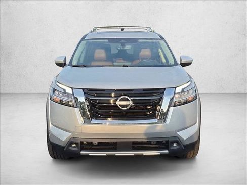 Used 2023 Nissan Pathfinder Platinum AWD/4WD image 2