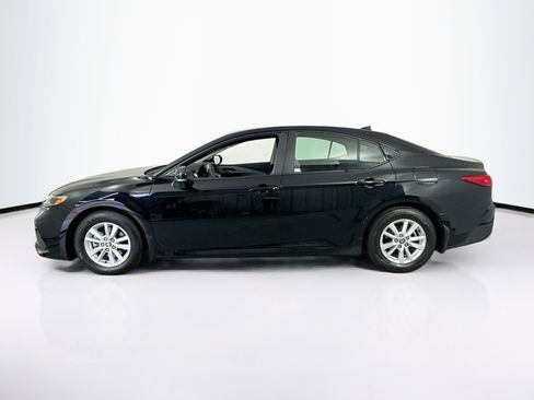 Used 2025 Toyota Camry LE image 8
