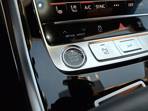 Used 2025 Audi Q8 Prestige w/ Prestige Package image 25