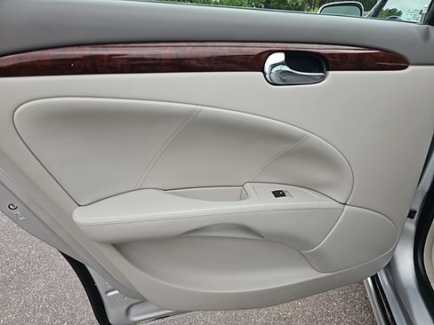 Used 2011 Buick Lucerne CXL w/ Driver Confidence Package FWD image 14