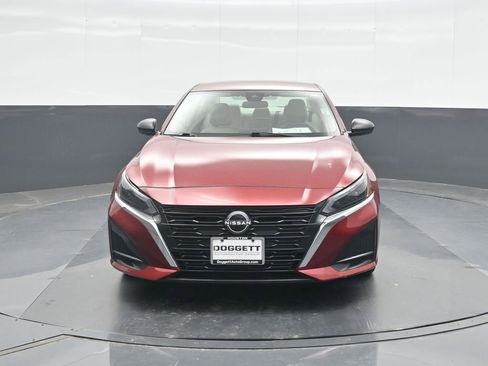 Used 2025 Nissan Altima 2.5 SV FWD image 5