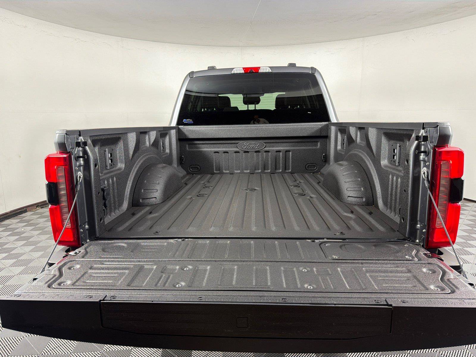 New 2026 Ford F250 Lariat w/ Black Appearance Package AWD/4WD image 18