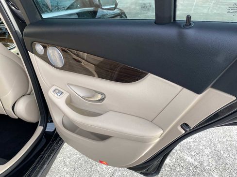 Used 2019 Mercedes-Benz GLC 300 GLC 300 image 38