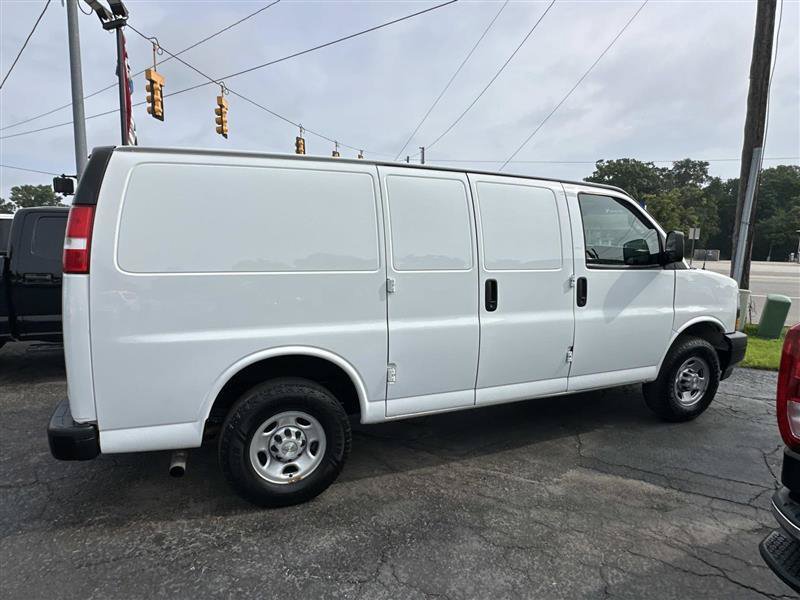 Used 2023 Chevrolet Express 3500 w/ Driver Convenience Package RWD image 2