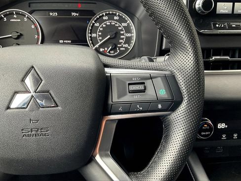 Used 2024 Mitsubishi Outlander SE Black Edition image 19